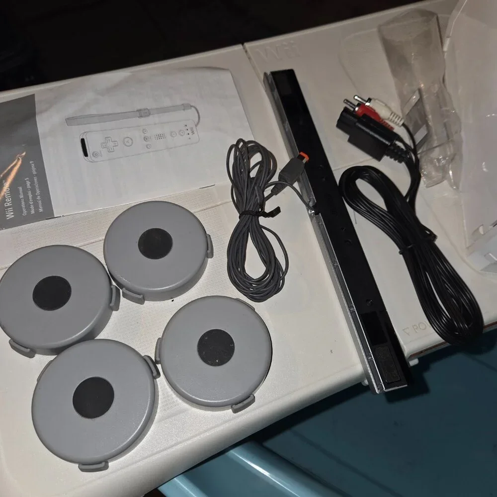Classic Wii system with Balance Board [see description for parts available]
